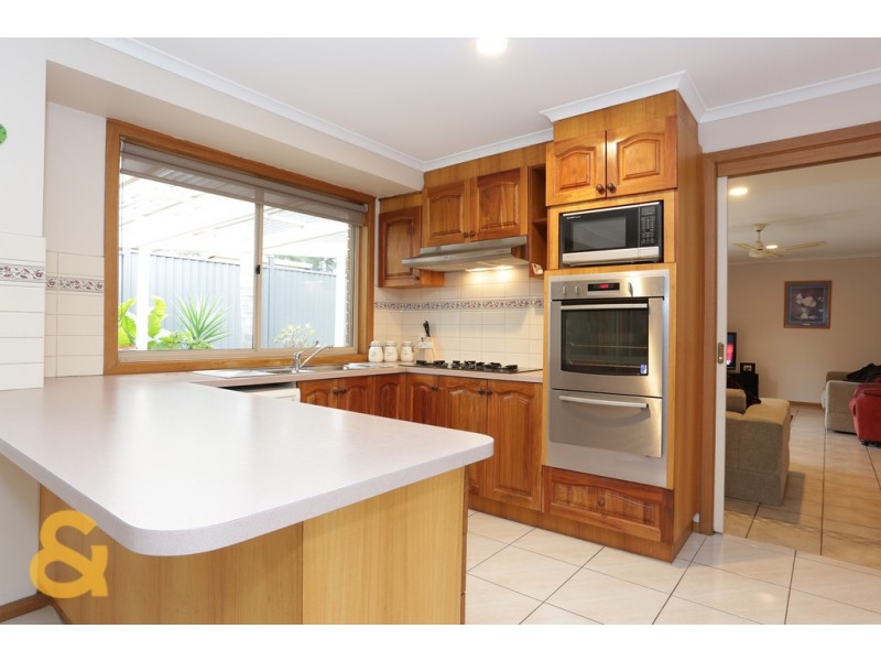 17 Weir Court, Roxburgh Park VIC 3064