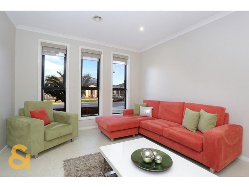 15 Coronet Avenue, Roxburgh Park VIC 3064