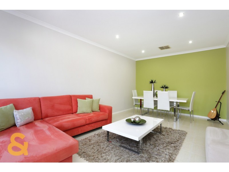 15 Coronet Avenue, Roxburgh Park VIC 3064