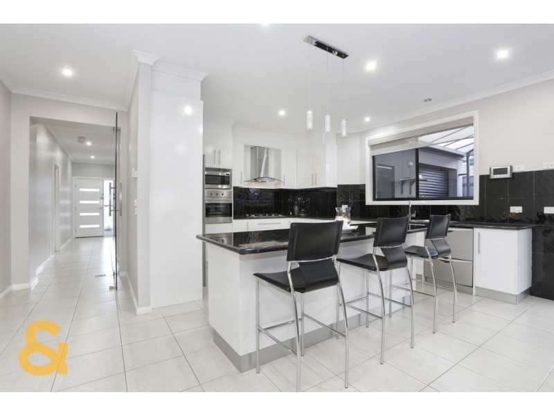 15 Coronet Avenue, Roxburgh Park VIC 3064