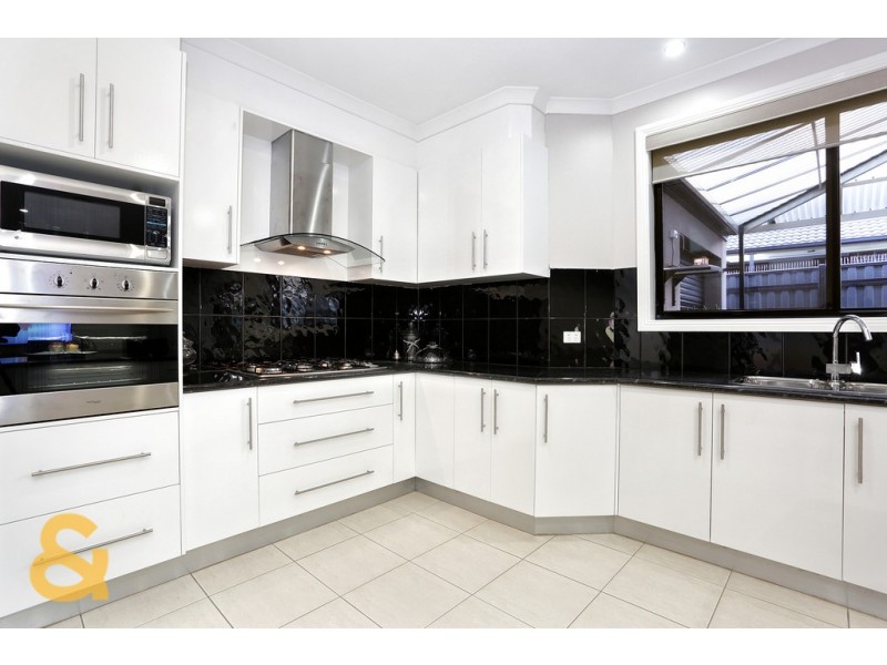 15 Coronet Avenue, Roxburgh Park VIC 3064