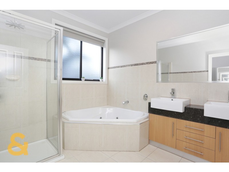 15 Coronet Avenue, Roxburgh Park VIC 3064