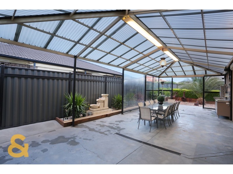 15 Coronet Avenue, Roxburgh Park VIC 3064