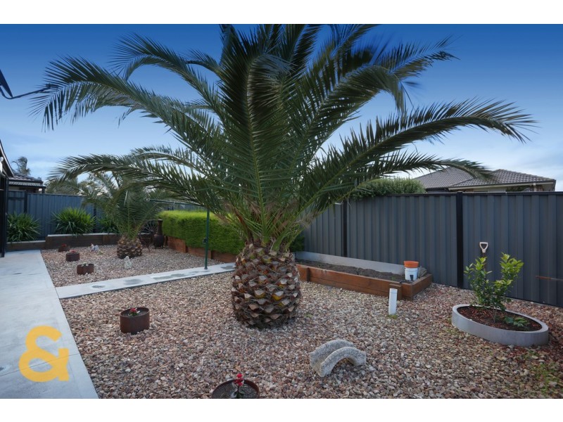 15 Coronet Avenue, Roxburgh Park VIC 3064