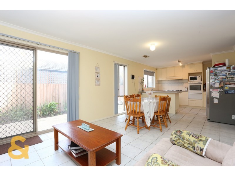5 Mckenzie Crescent, Roxburgh Park VIC 3064