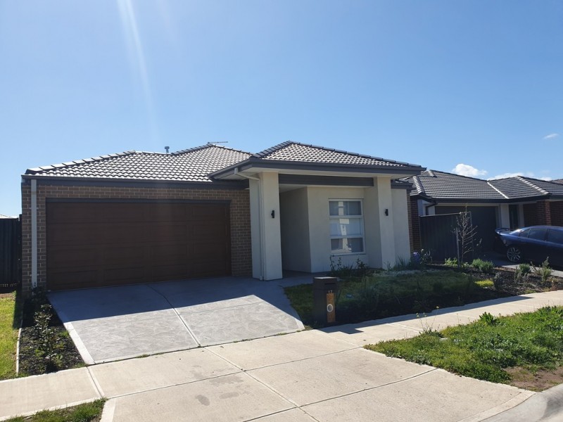 17 Observation Drive, Roxburgh Park VIC 3064
