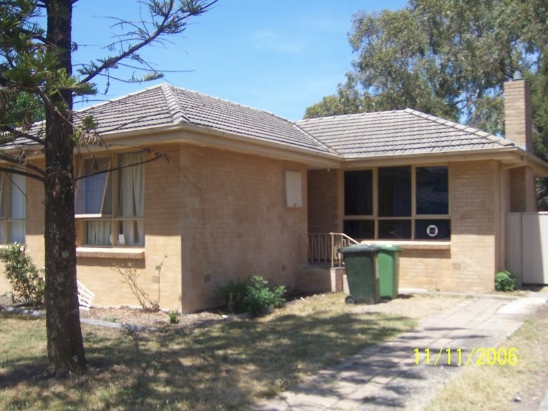 13 Wattleglen Street, Craigieburn VIC 3064