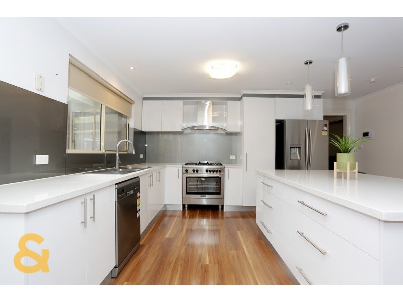 5 Treetop Close, Roxburgh Park VIC 3064