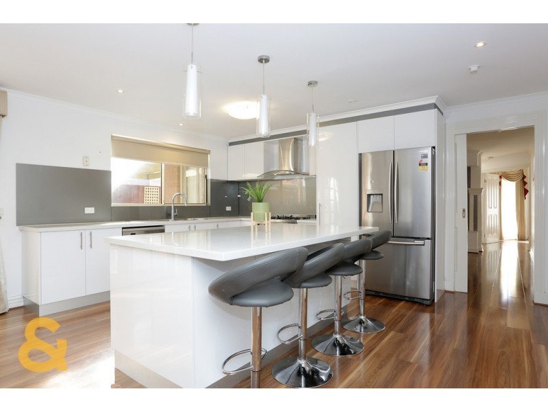 5 Treetop Close, Roxburgh Park VIC 3064