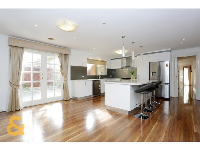 5 Treetop Close, Roxburgh Park VIC 3064