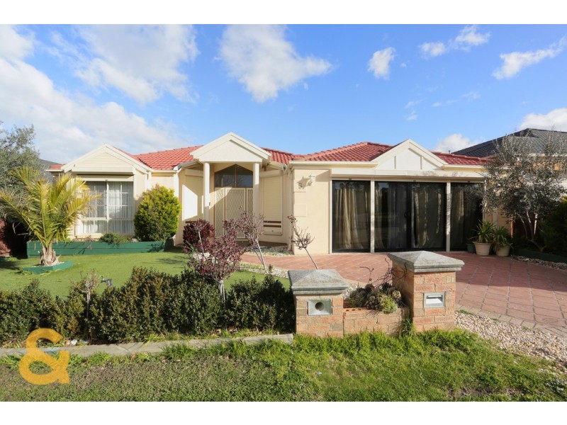 5 Treetop Close, Roxburgh Park VIC 3064