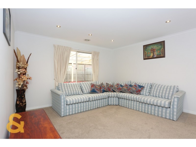 2 Murphy Place, Roxburgh Park VIC 3064