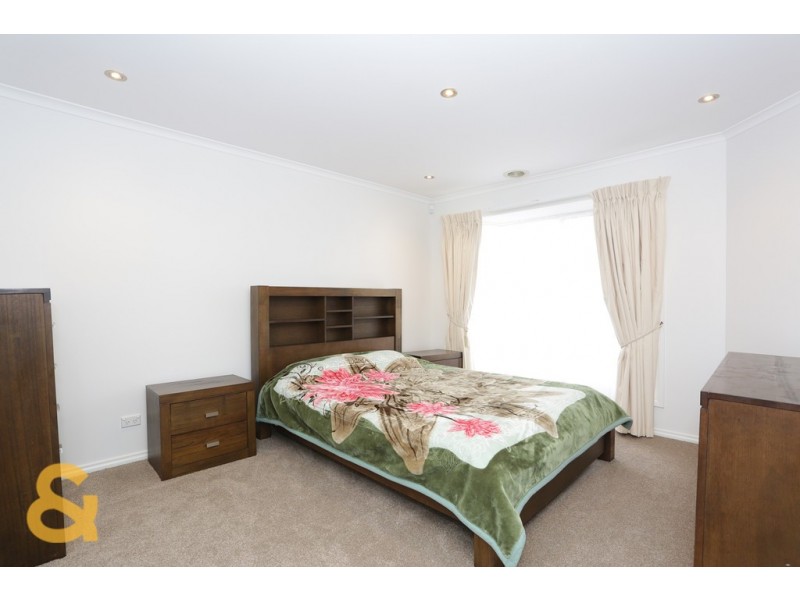 2 Murphy Place, Roxburgh Park VIC 3064