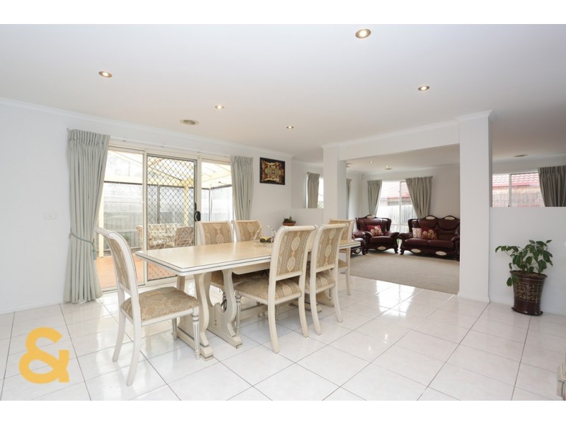 2 Murphy Place, Roxburgh Park VIC 3064