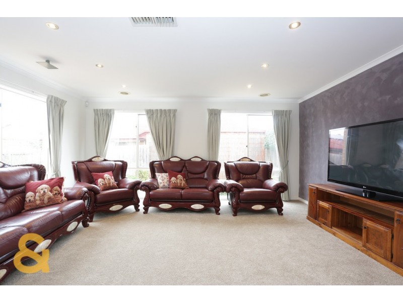 2 Murphy Place, Roxburgh Park VIC 3064