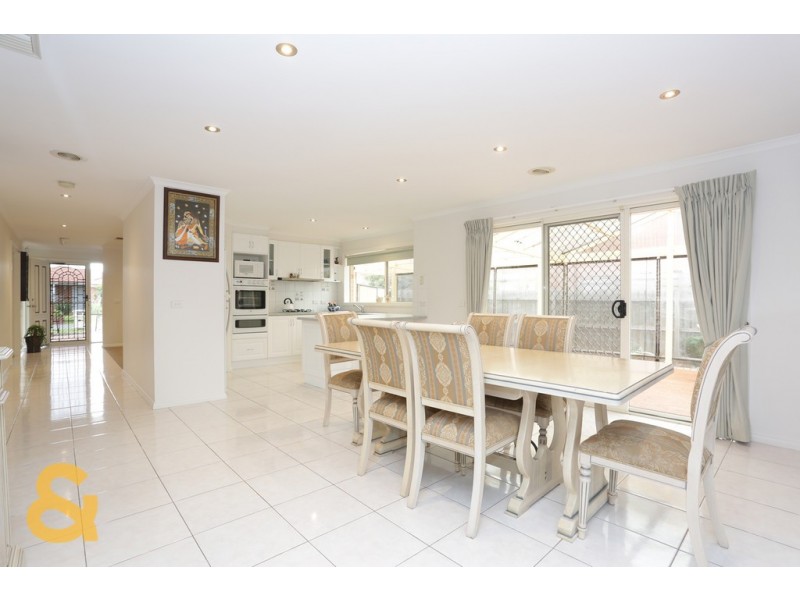 2 Murphy Place, Roxburgh Park VIC 3064