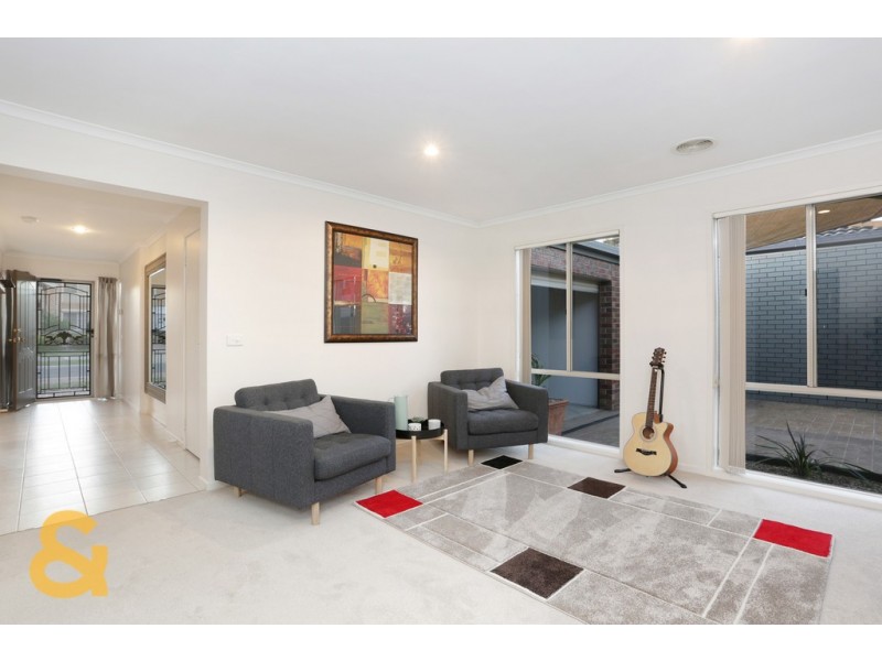 38 Salween Crescent, Roxburgh Park VIC 3064