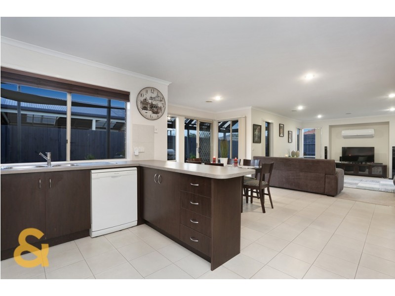 38 Salween Crescent, Roxburgh Park VIC 3064