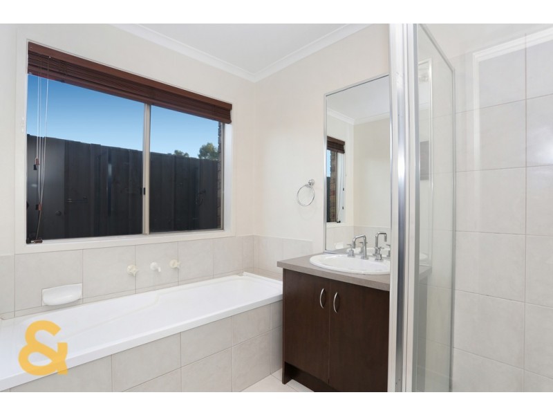 38 Salween Crescent, Roxburgh Park VIC 3064