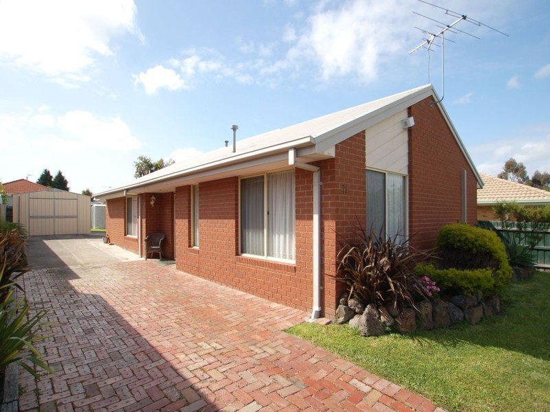 13 Molineux Way, Roxburgh Park VIC 3064