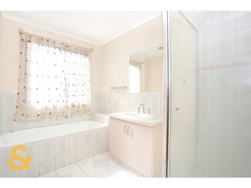 14 Gibney Close, Roxburgh Park VIC 3064