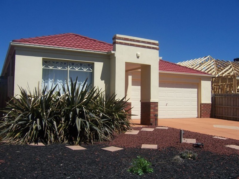 23 Lockwood Drive, Roxburgh Park VIC 3064