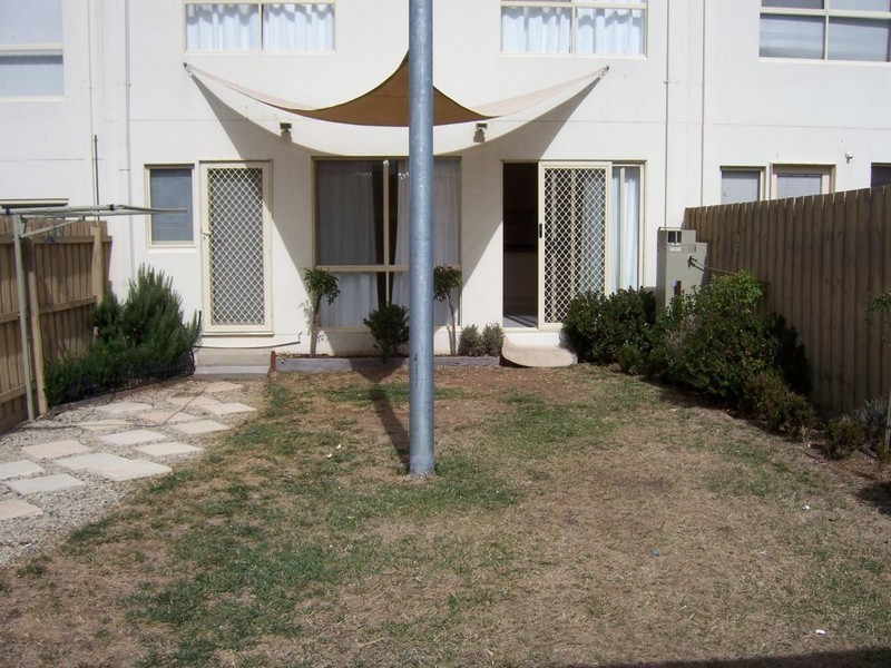 16 Corona Place, Roxburgh Park VIC 3064