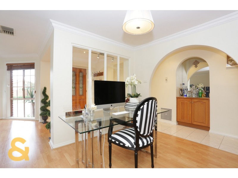 10 Reading Close, Roxburgh Park VIC 3064