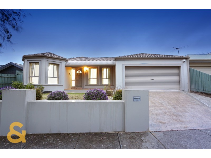 13 Saunders Court, Roxburgh Park VIC 3064