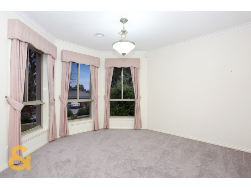 13 Saunders Court, Roxburgh Park VIC 3064