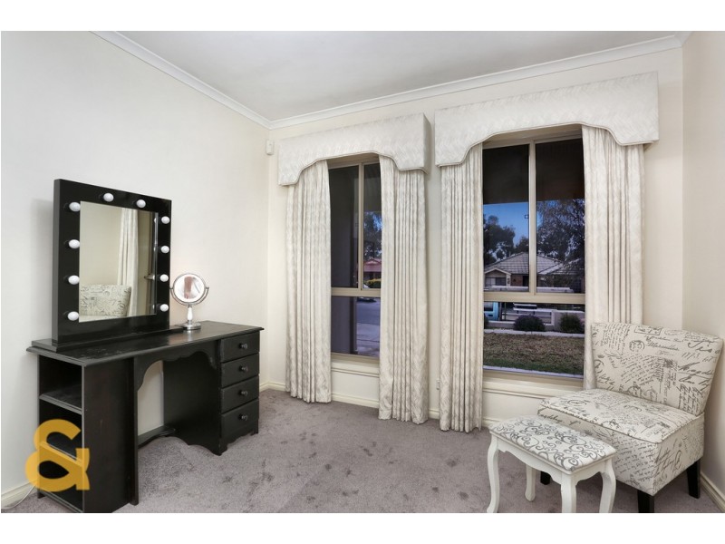 13 Saunders Court, Roxburgh Park VIC 3064