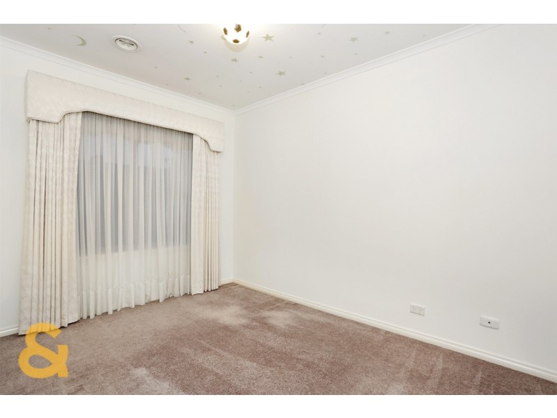 13 Saunders Court, Roxburgh Park VIC 3064