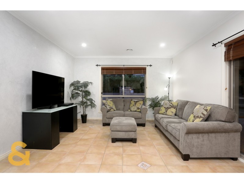 13 Saunders Court, Roxburgh Park VIC 3064