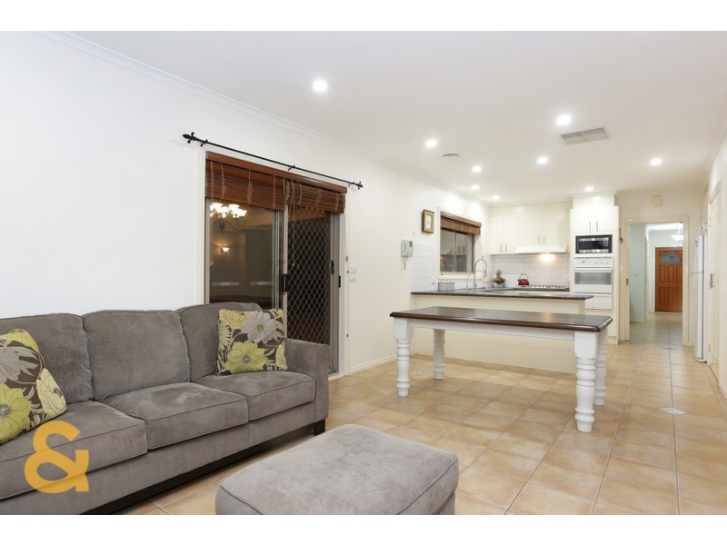 13 Saunders Court, Roxburgh Park VIC 3064