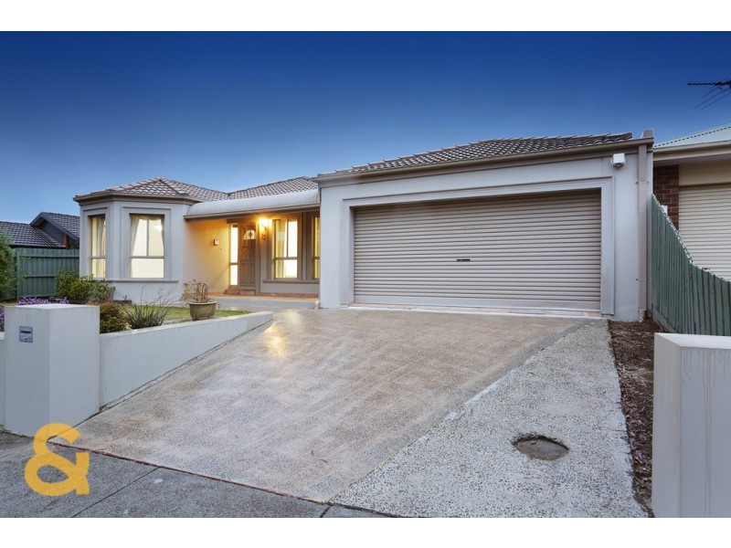 13 Saunders Court, Roxburgh Park VIC 3064