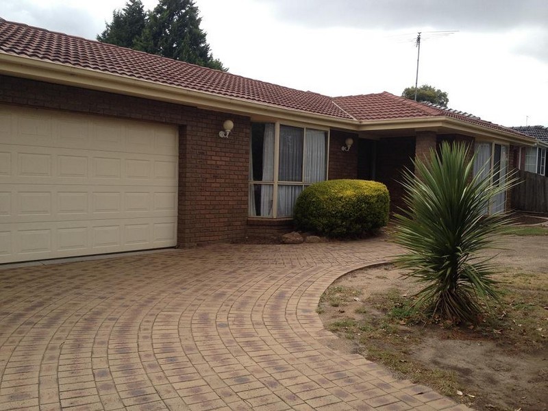 74 Paringa Boulevard, Meadow Heights VIC 3048
