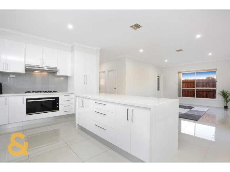 10 Vela Place, Roxburgh Park VIC 3064