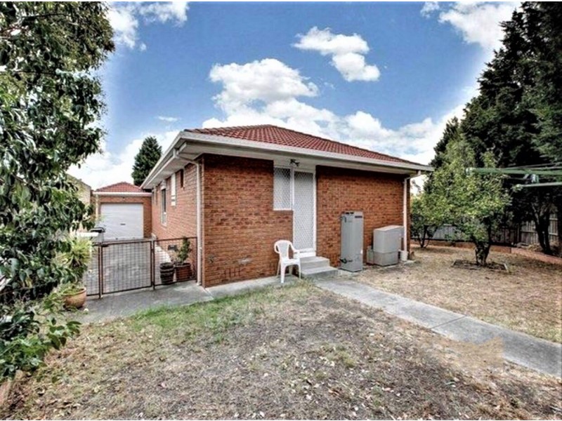 33 Amarina Close, Meadow Heights VIC 3048