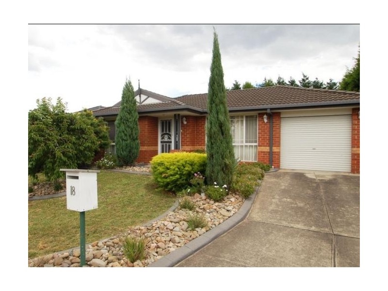 18 Mensa Court, Roxburgh Park VIC 3064