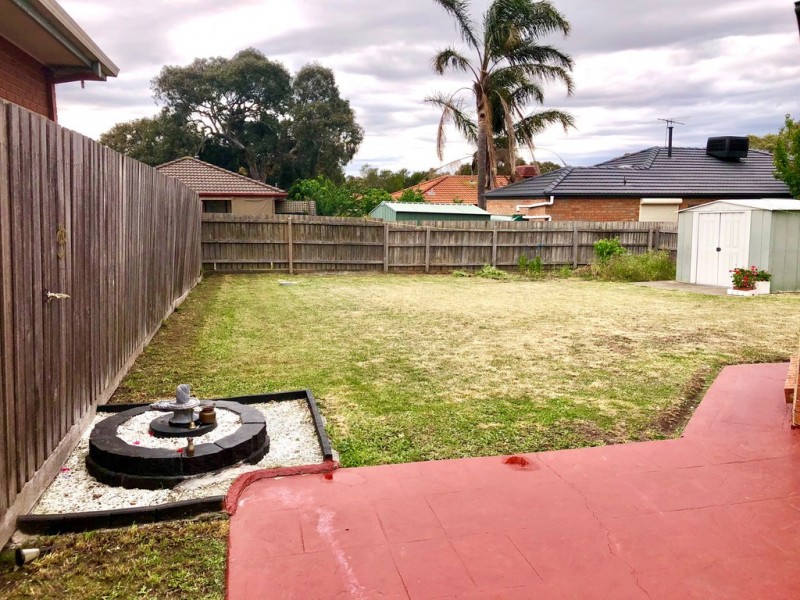 108 Roxburgh Park Drive, Roxburgh Park VIC 3064