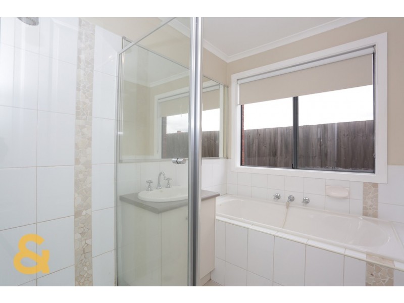 10 Neptune Street, Roxburgh Park VIC 3064