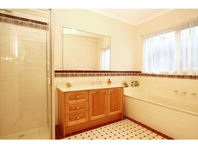 15 Lincolne Crescent, Roxburgh Park VIC 3064