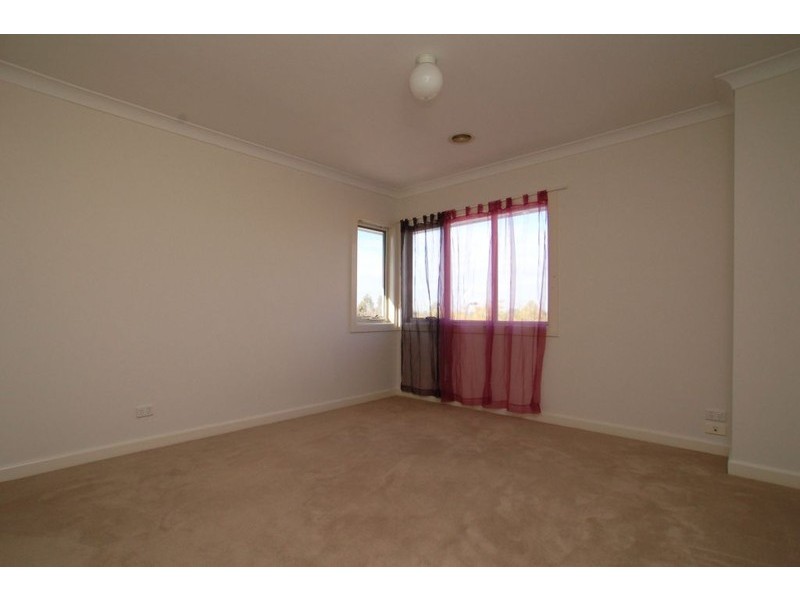 17 Donvale Avenue, Roxburgh Park VIC 3064
