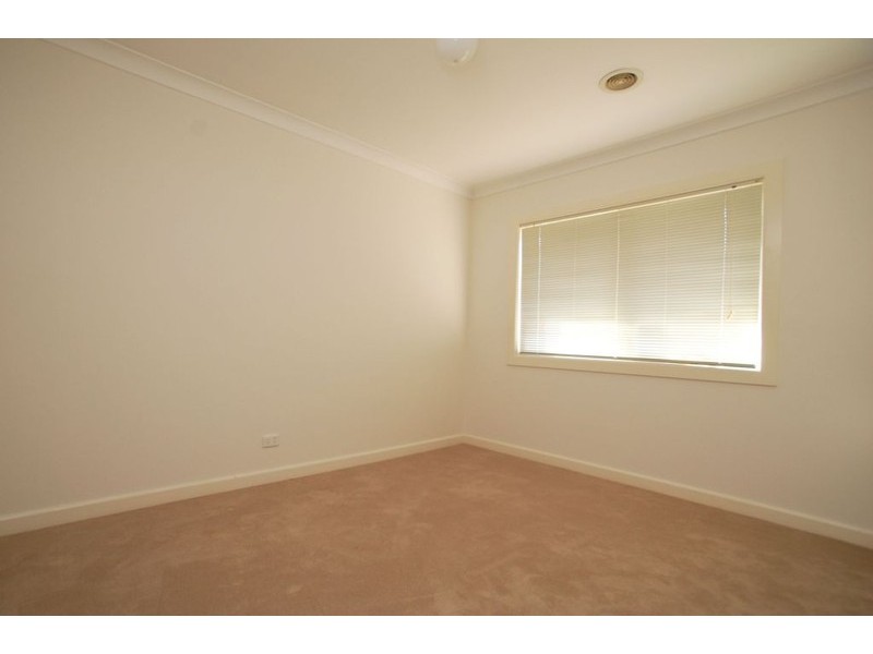 17 Donvale Avenue, Roxburgh Park VIC 3064