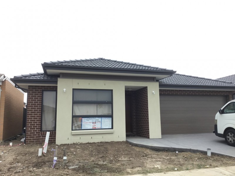 12 Featherwood Crescent, Craigieburn VIC 3064