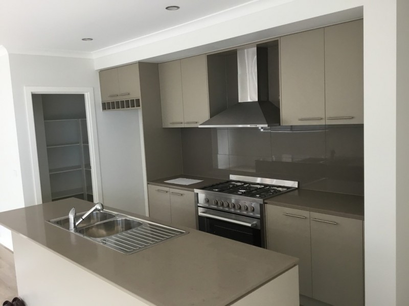 12 Featherwood Crescent, Craigieburn VIC 3064