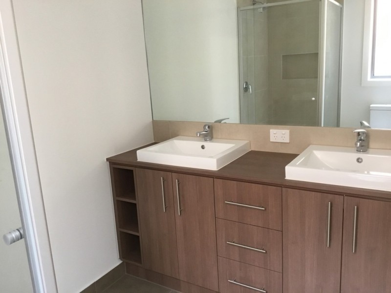 12 Featherwood Crescent, Craigieburn VIC 3064