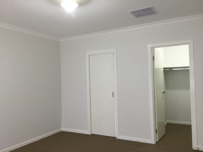 12 Featherwood Crescent, Craigieburn VIC 3064