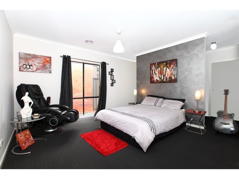 48 Bluebird Way, Roxburgh Park VIC 3064