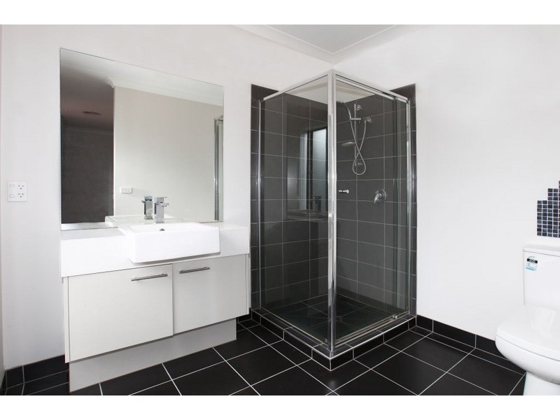 48 Bluebird Way, Roxburgh Park VIC 3064